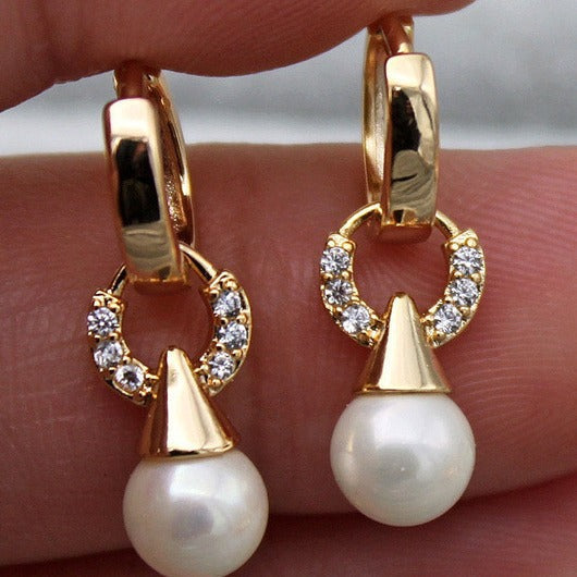 Charming Gold Earring for Any Occasion