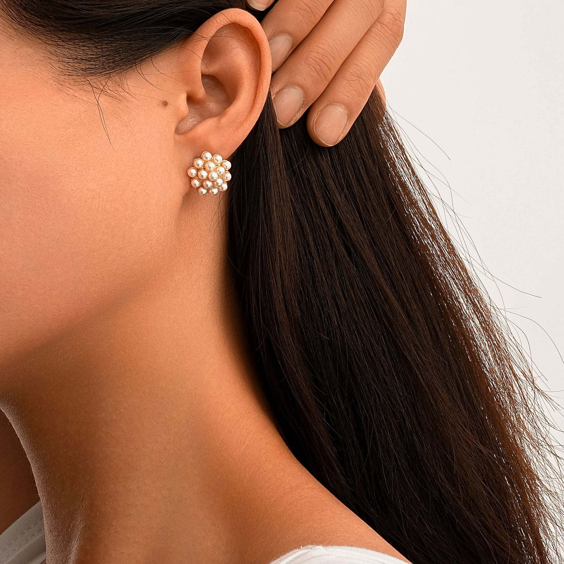 Classic Pearl Earring with Timeless Appeal