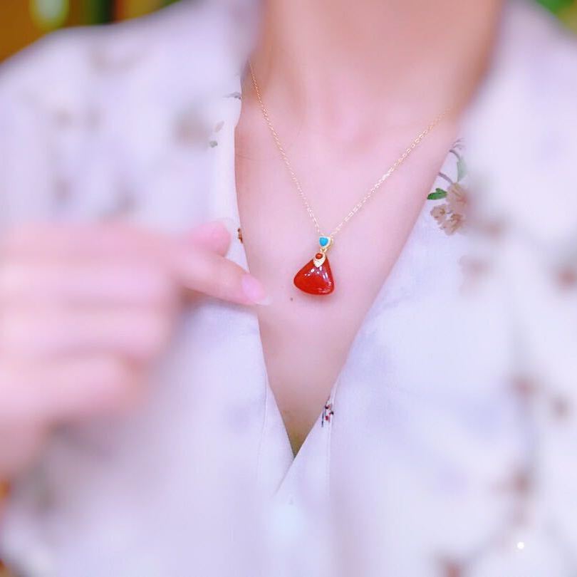 Classic Silver Necklace with Timeless Appeal