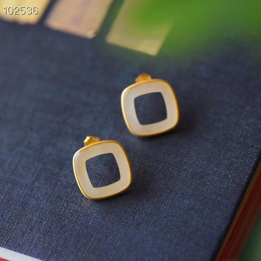 Charming Silver Earring for Any Occasion