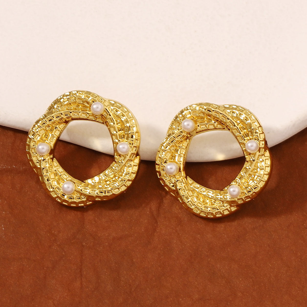 Charming Earring for Any Occasion