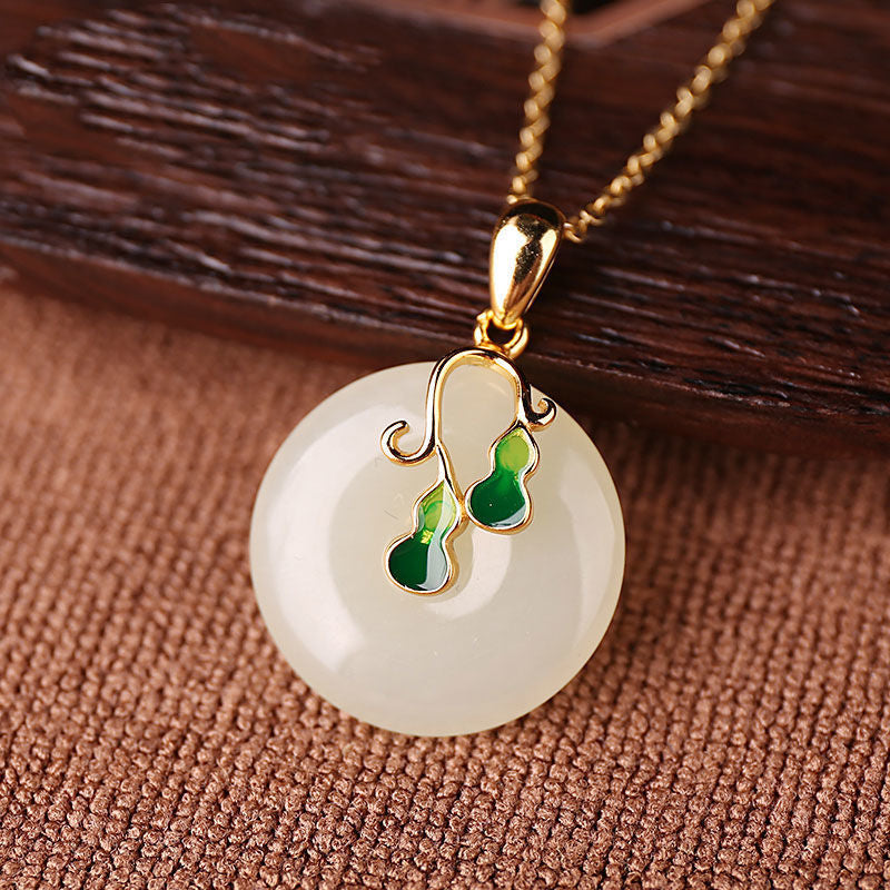 Classic Silver Necklace with Timeless Appeal
