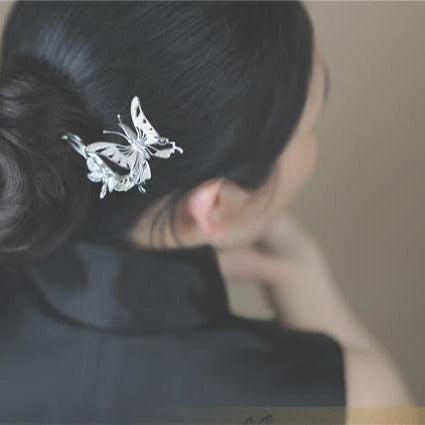 Classic Silver Piece with Timeless Appeal