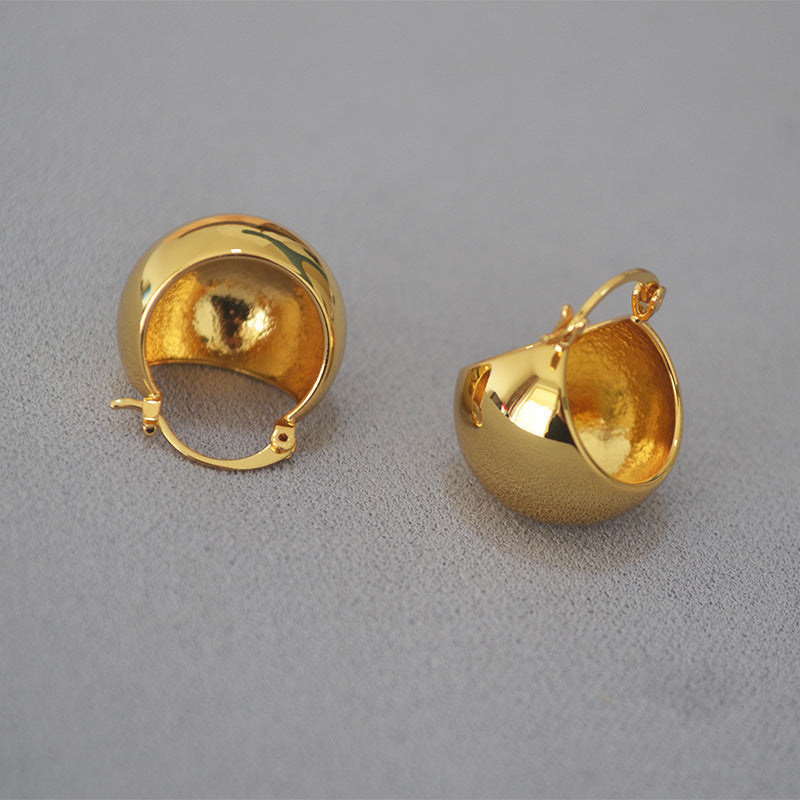 Classic Gold Earring with Timeless Appeal