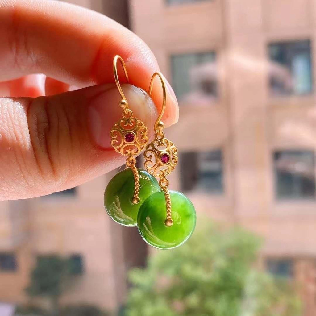 Charming Silver Earring for Any Occasion