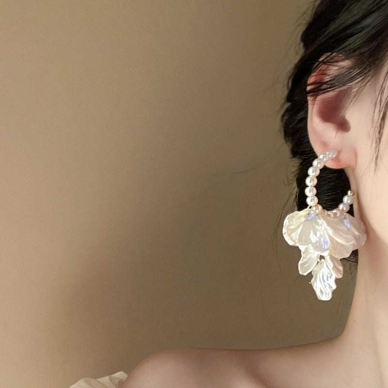 Classic Pearl Earring with Timeless Appeal