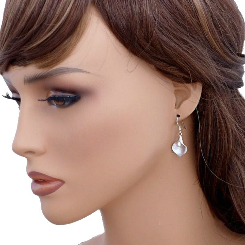 Charming Pearl Earring for Any Occasion