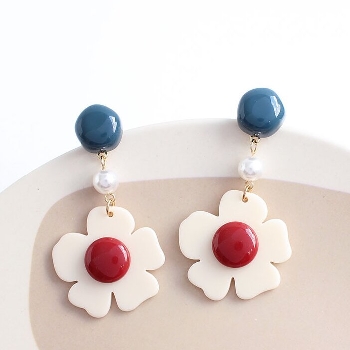 Classic Earring with Timeless Appeal