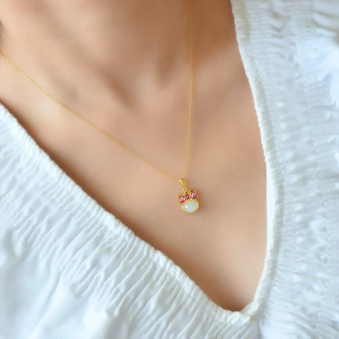 Romantic Gold Necklace for Special Moments