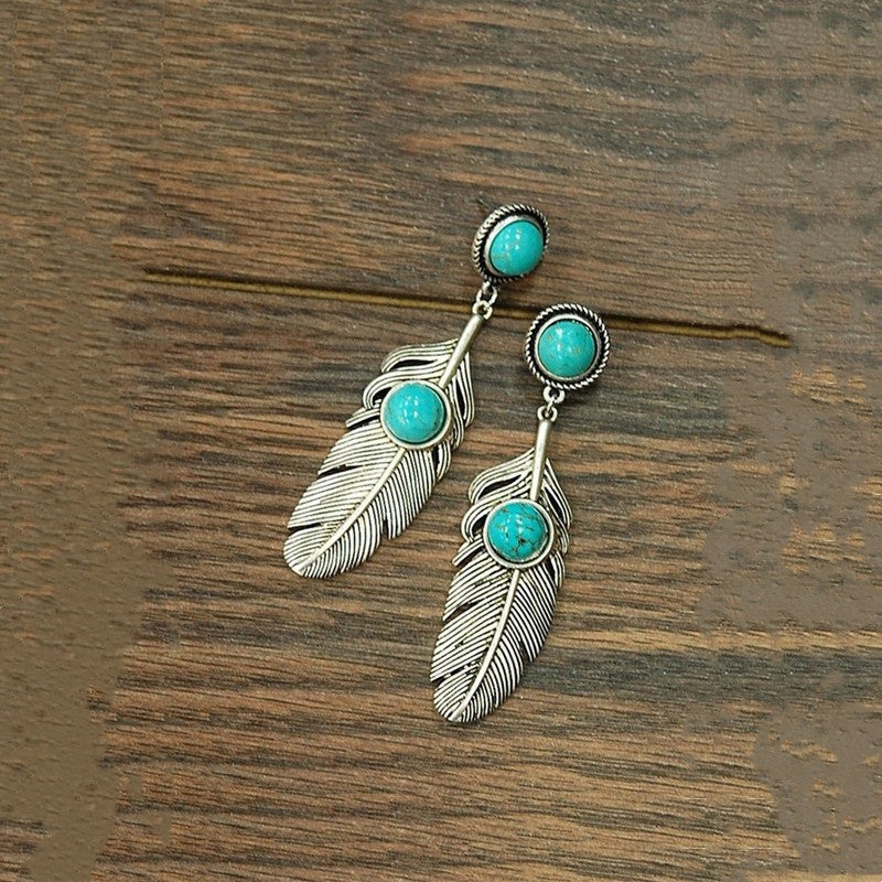Charming Silver Earring for Any Occasion