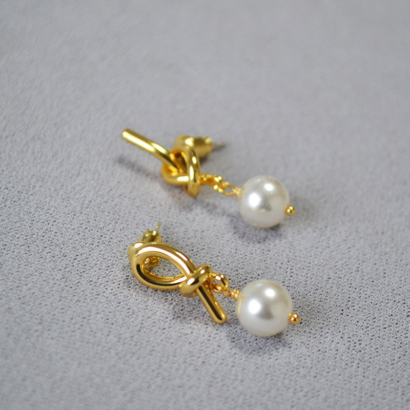 Romantic Gold Earring for Special Moments