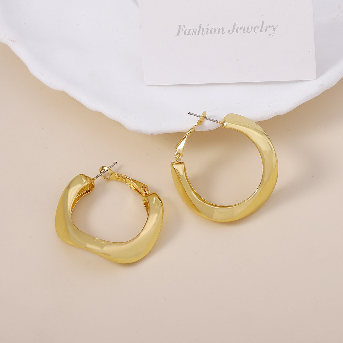 Charming Earring for Any Occasion