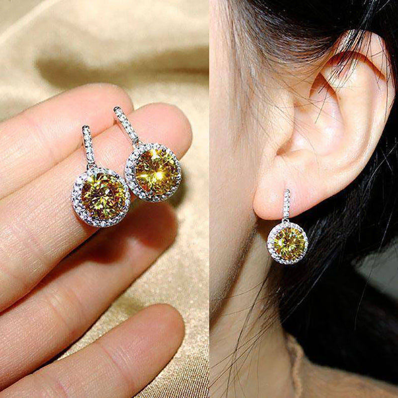 Charming Earring for Any Occasion
