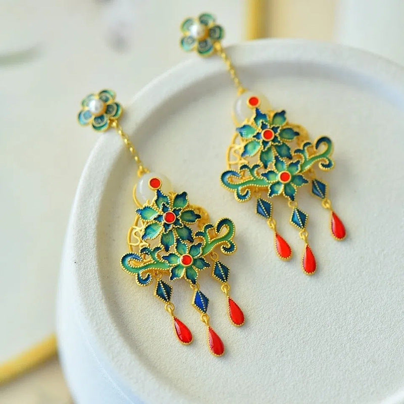 Charming Silver Earring for Any Occasion