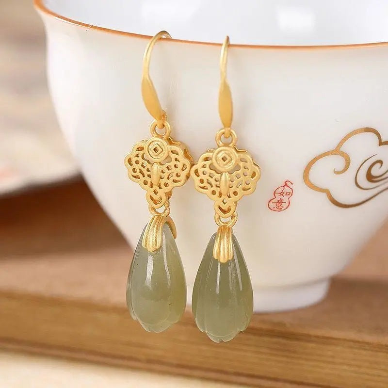 Charming Silver Earring for Any Occasion