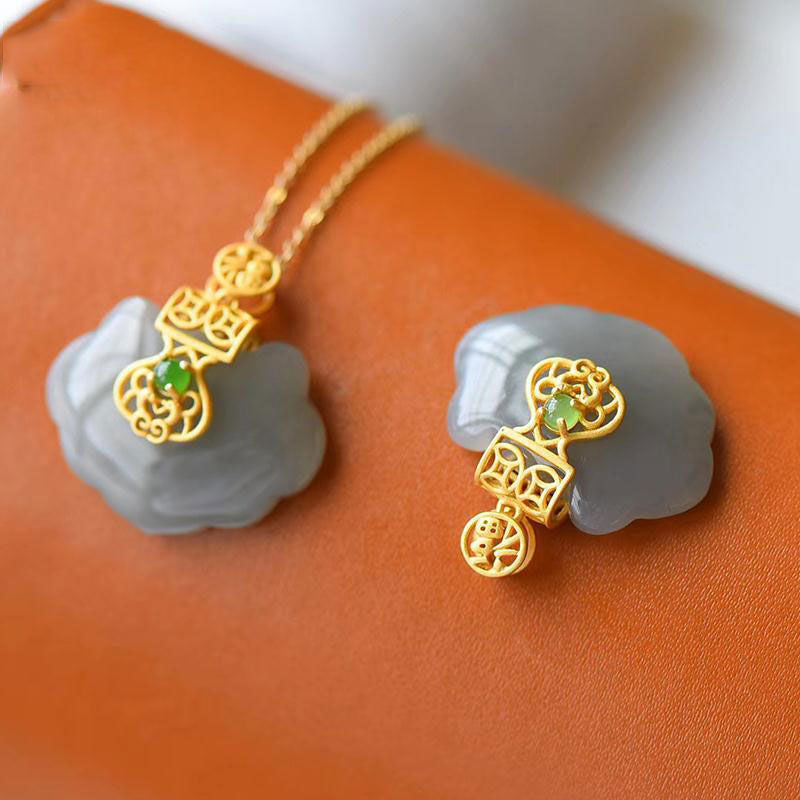 Classic Silver Necklace with Timeless Appeal