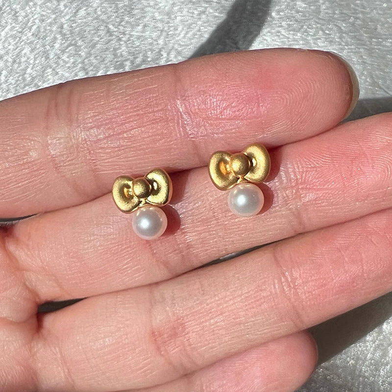 Romantic Gold Earring for Special Moments