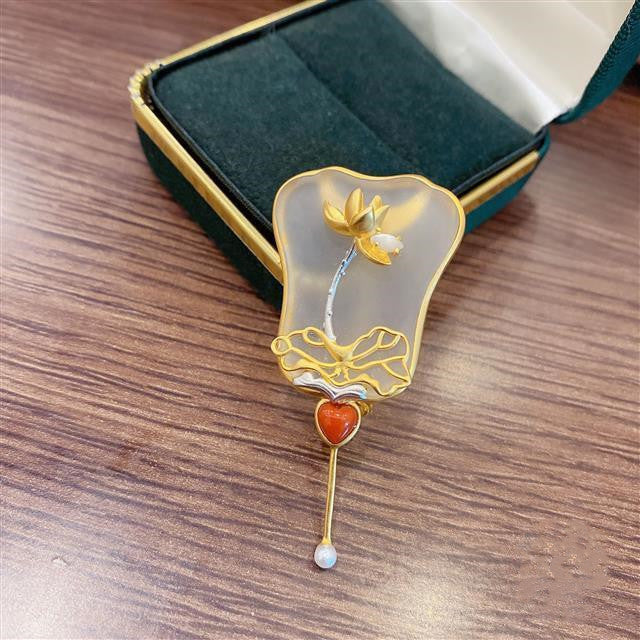Charming Gold Piece for Any Occasion
