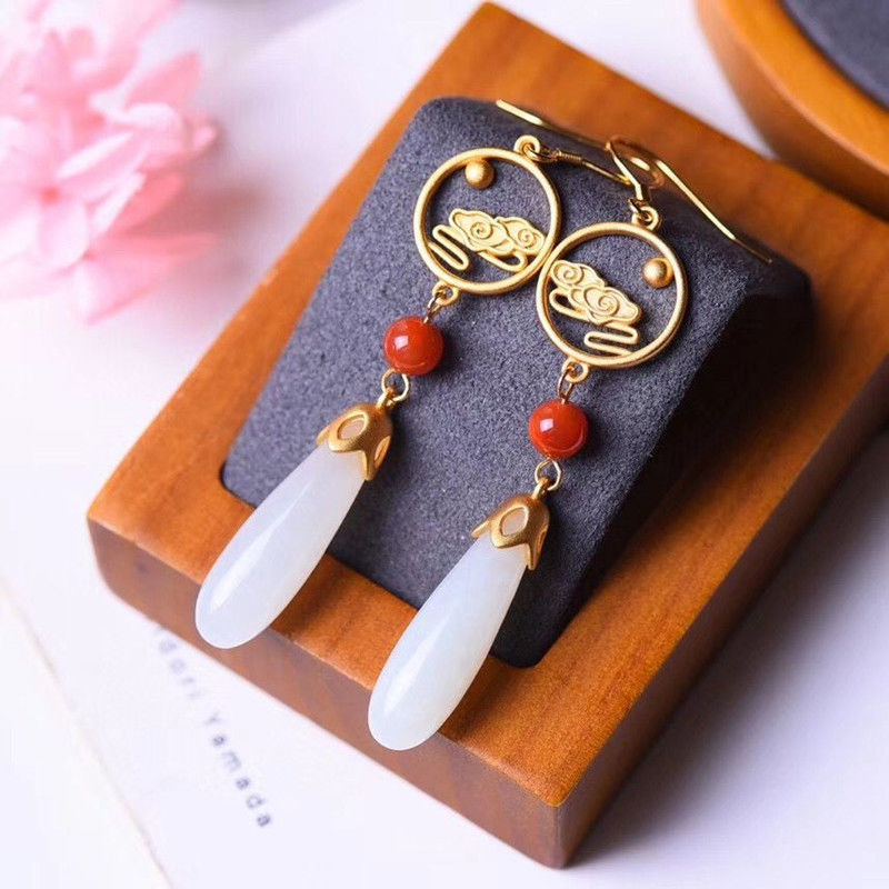 Romantic Gold Earring for Special Moments