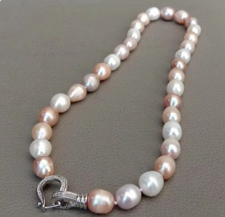 Romantic Pearl Necklace for Special Moments