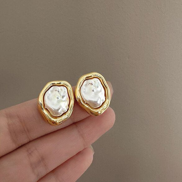 Romantic Pearl Earring for Special Moments