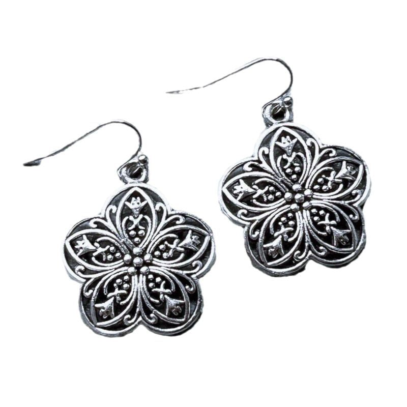 Charming Silver Earring for Any Occasion