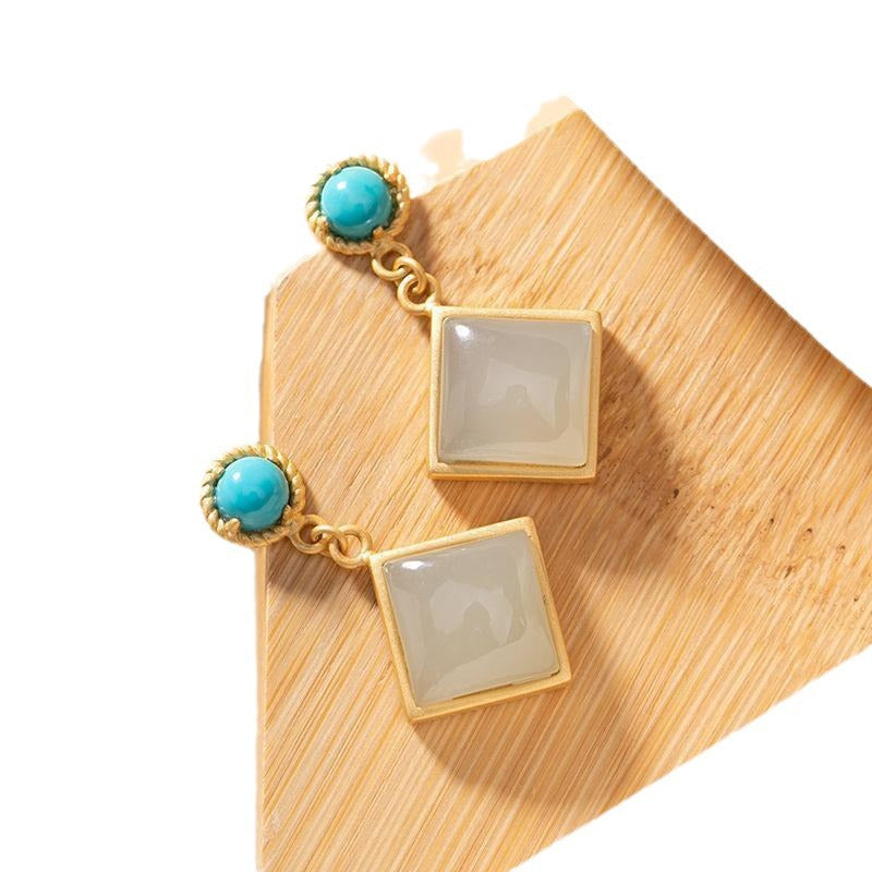 Charming Silver Earring for Any Occasion
