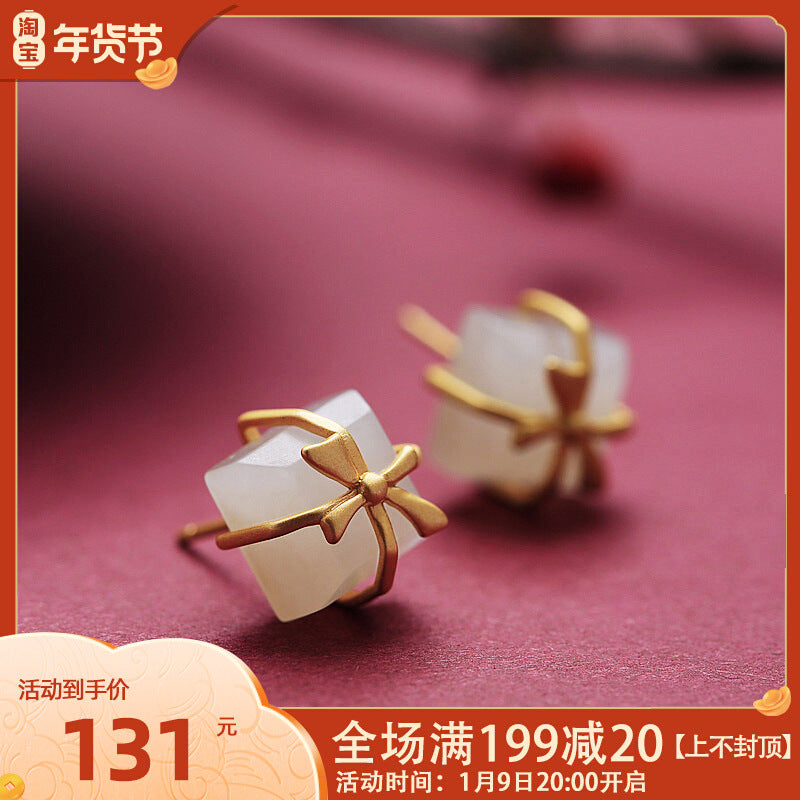 Romantic Gold Earring for Special Moments