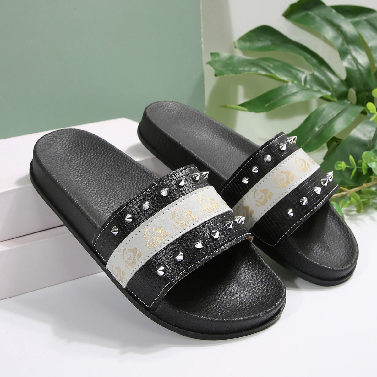 Graceful Orthopedic Sandals for Modern Look