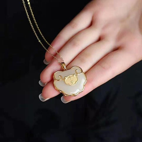 Classic Gold Necklace with Timeless Appeal