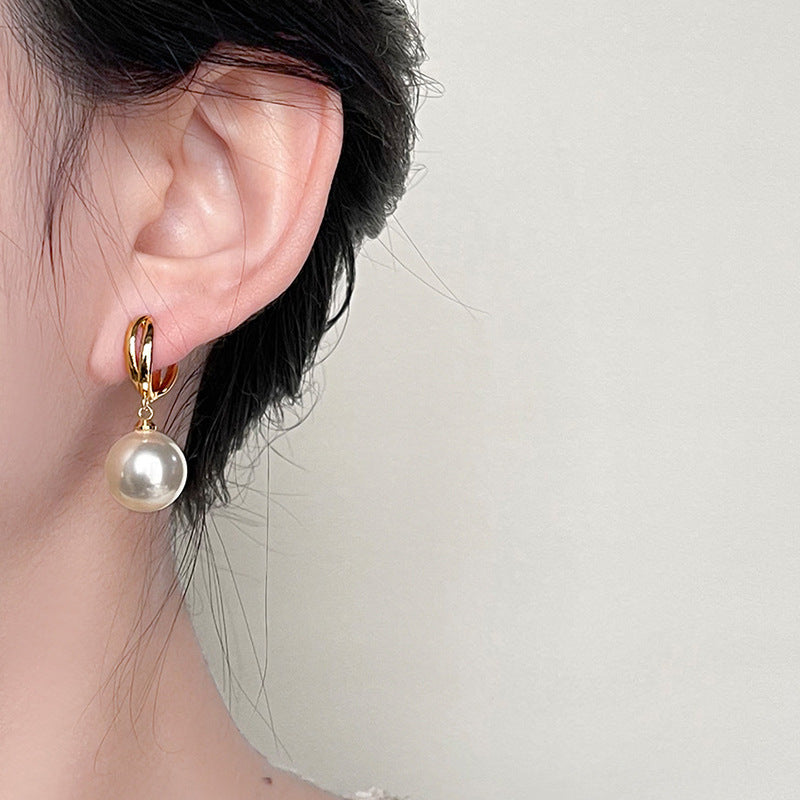 Romantic Pearl Earring for Special Moments