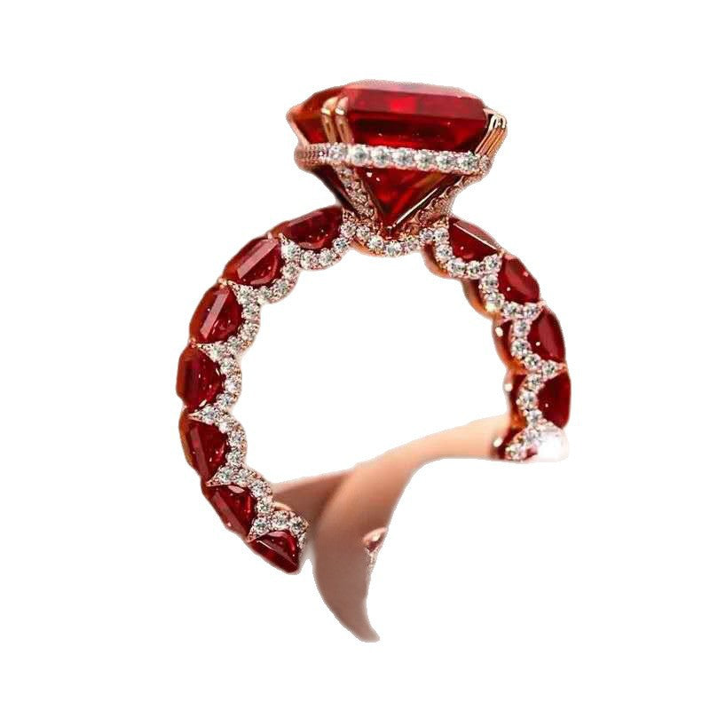 Classic Gold Ring with Timeless Appeal