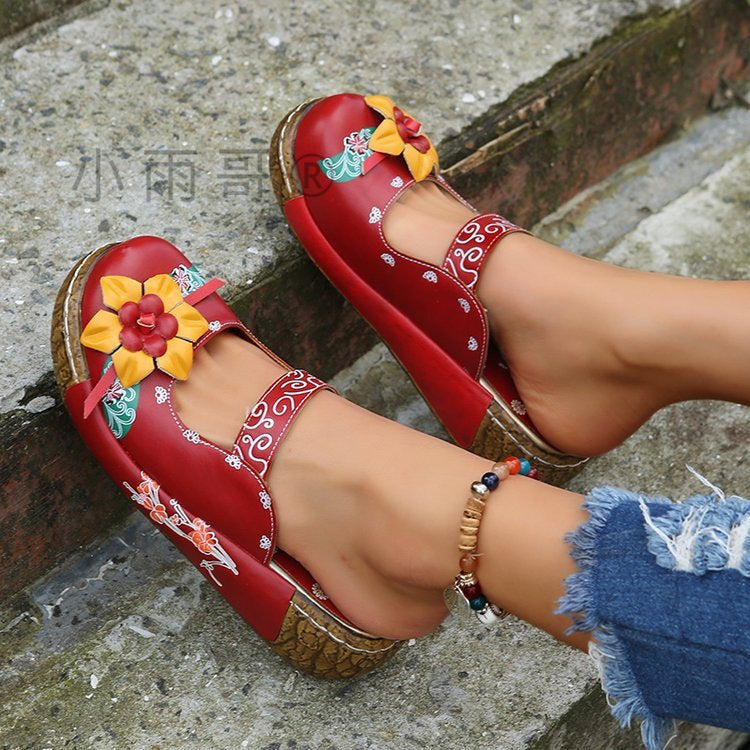 Chic Orthopedic Sandals with Unique Design