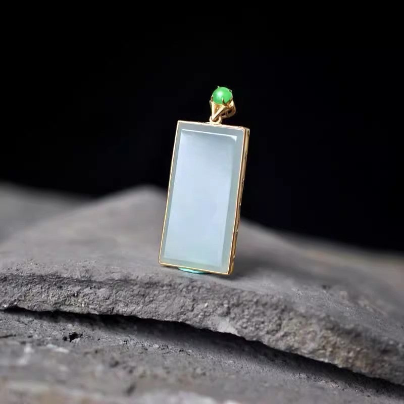 Romantic Gold Pendant for Special Moments
