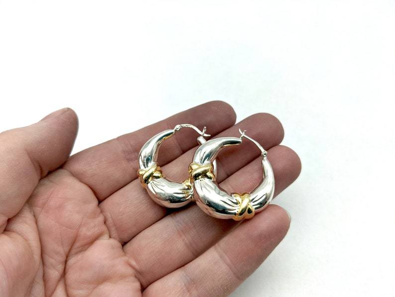 Beautiful Gold Earring with Unique Style