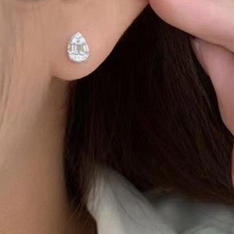 Beautiful Gold Earring with Unique Style