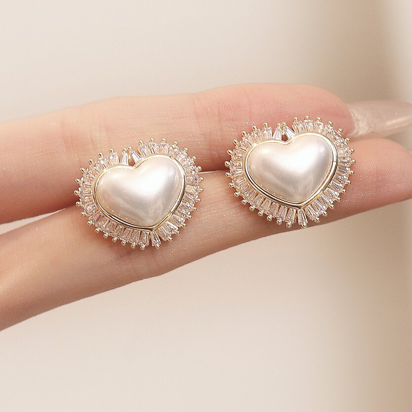 Charming Piece for Any Occasion