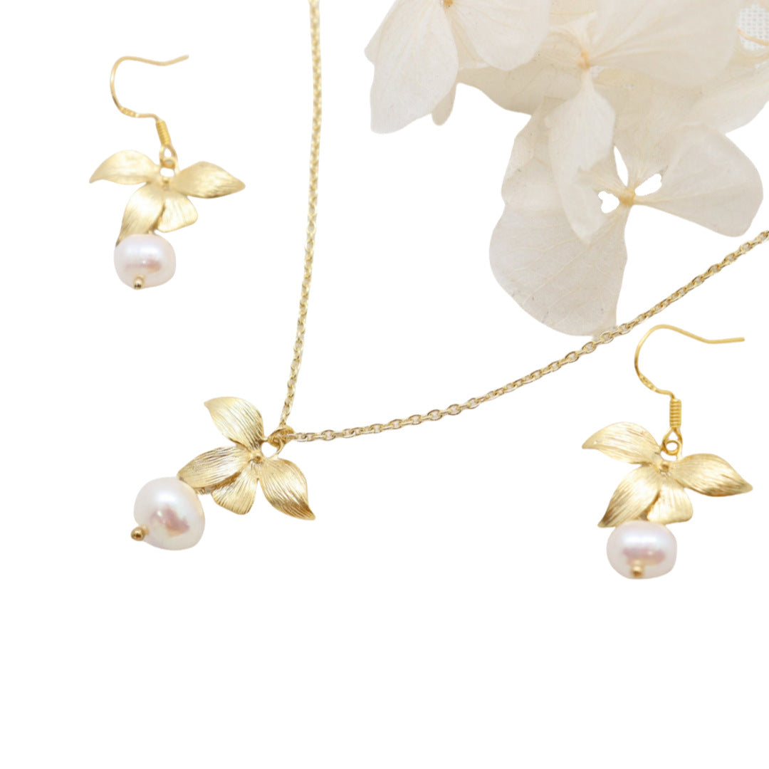 Stunning Gold Set for Daily Wear