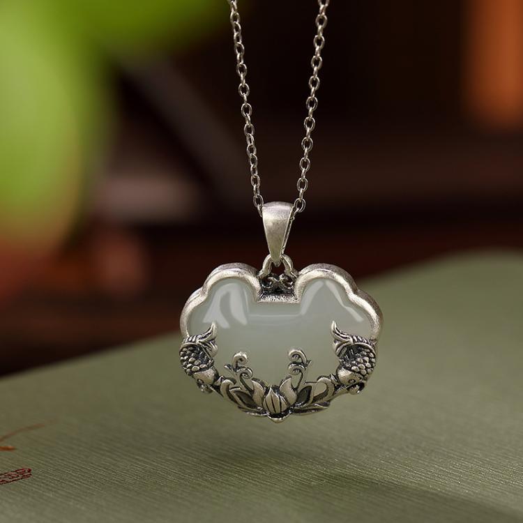 Classic Silver Necklace with Timeless Appeal