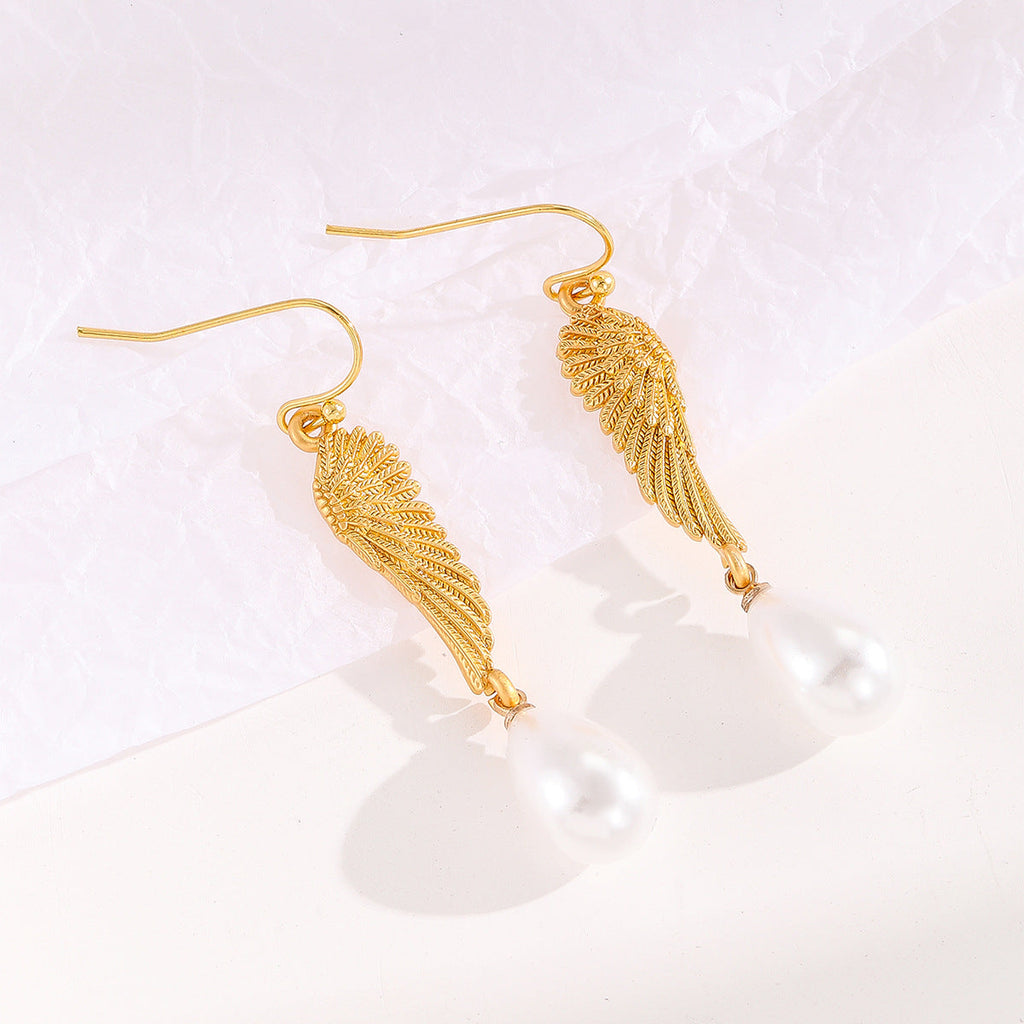 Charming Gold Earring for Any Occasion
