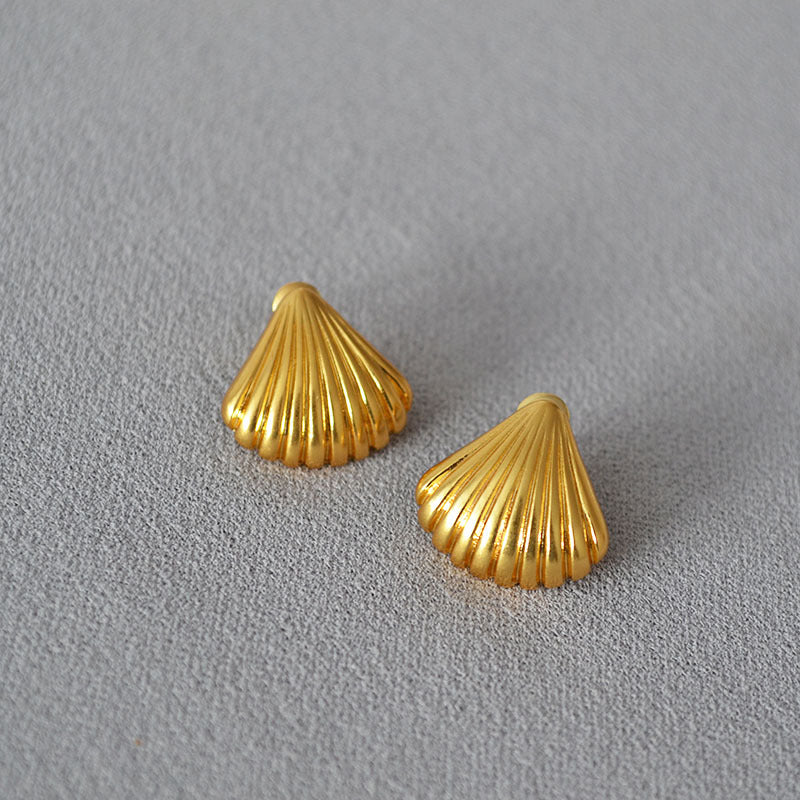 Elegant Gold Earring for Every Occasion
