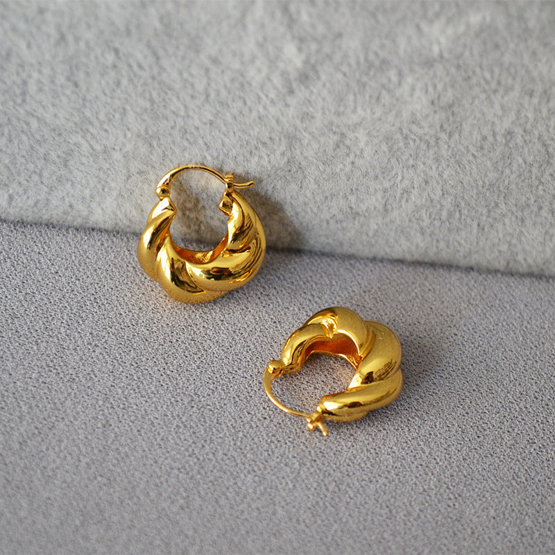 Beautiful Gold Earring with Unique Style