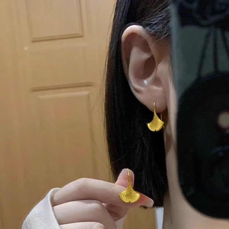 Elegant Gold Earring for Every Occasion
