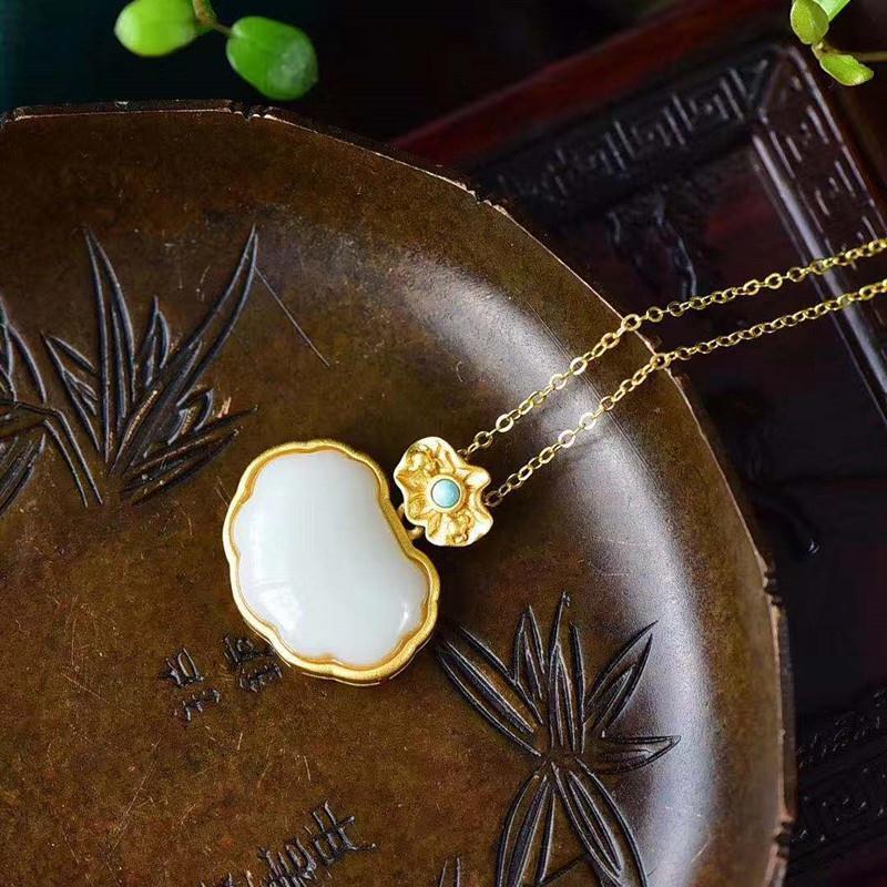 Beautiful Gold Pendant with Unique Style