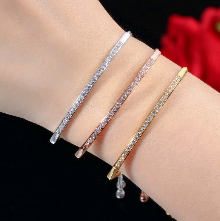 Classic Gold Bracelet with Timeless Appeal