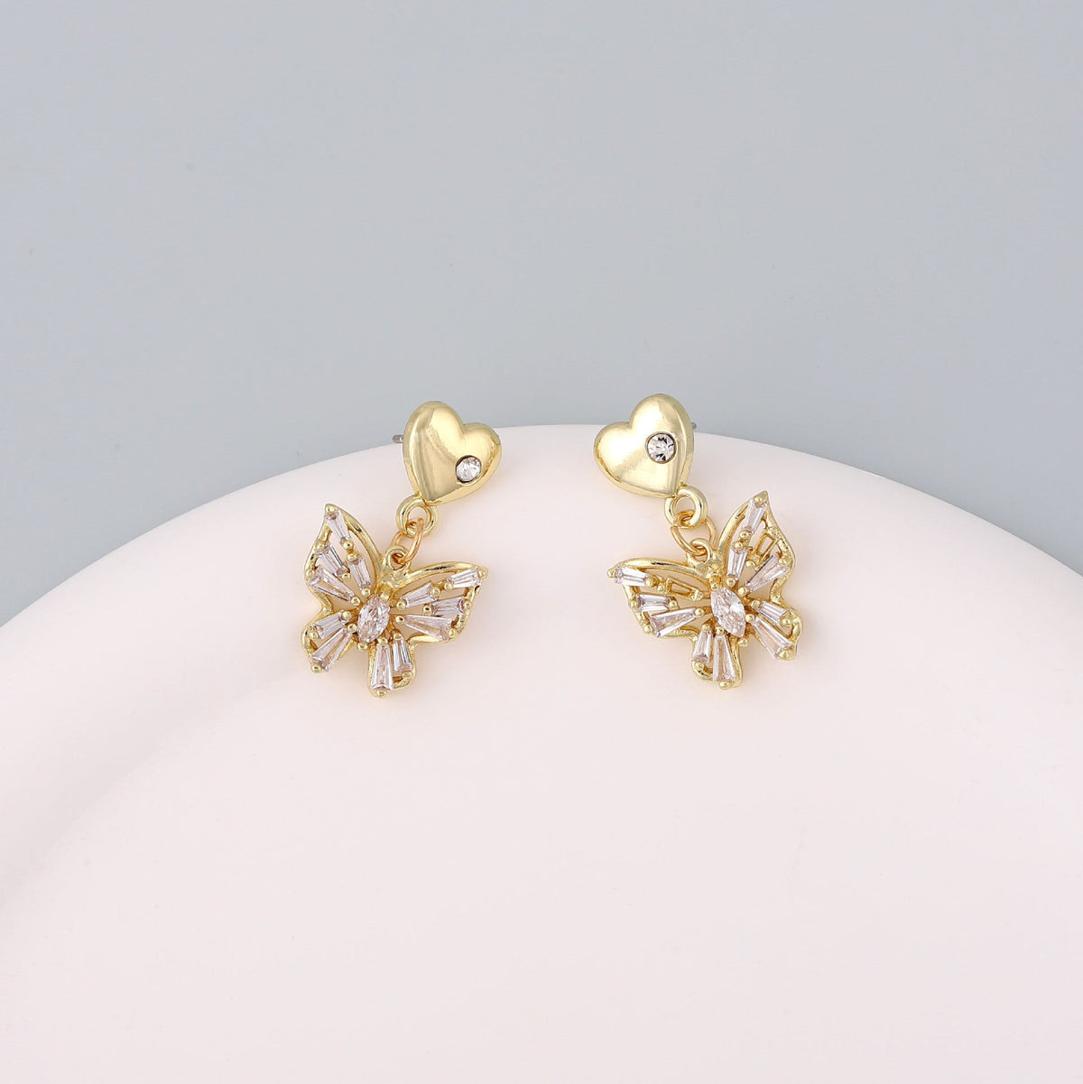 Charming Silver Earring for Any Occasion