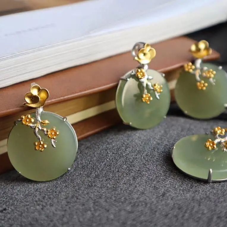 Classic Gold Necklace with Timeless Appeal