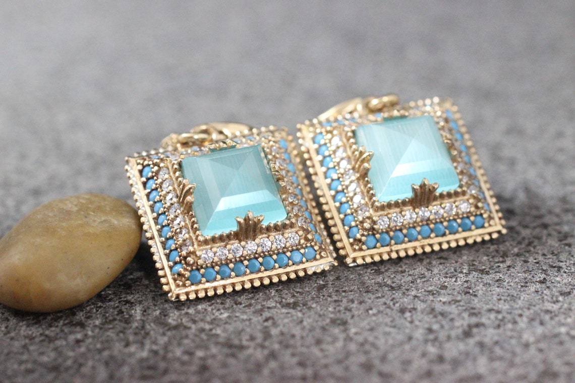 Charming Earring for Any Occasion