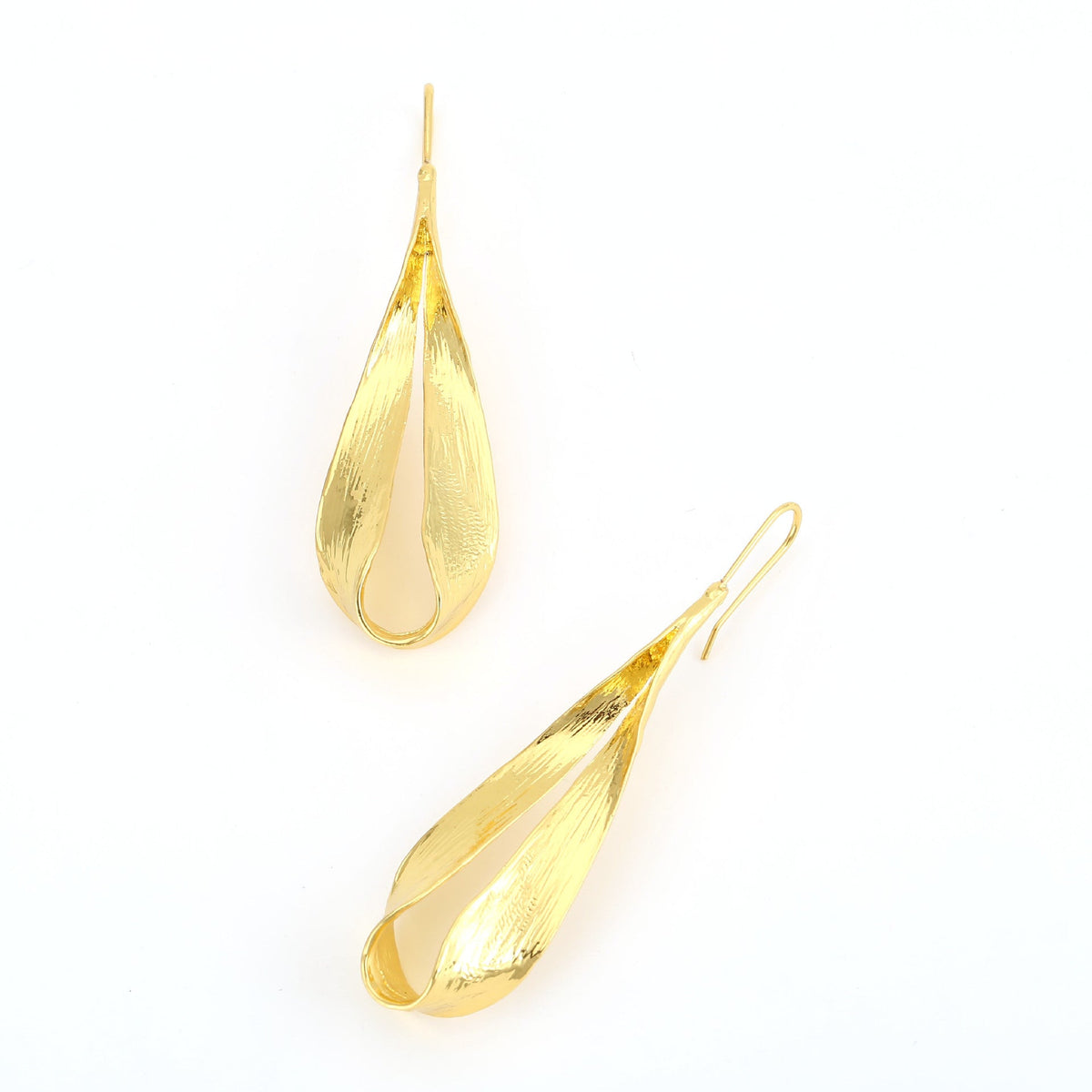 Romantic Gold Earring for Special Moments