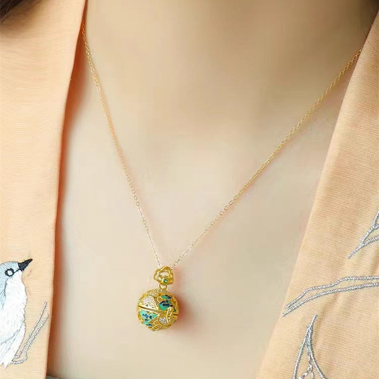 Beautiful Gold Pendant with Unique Style
